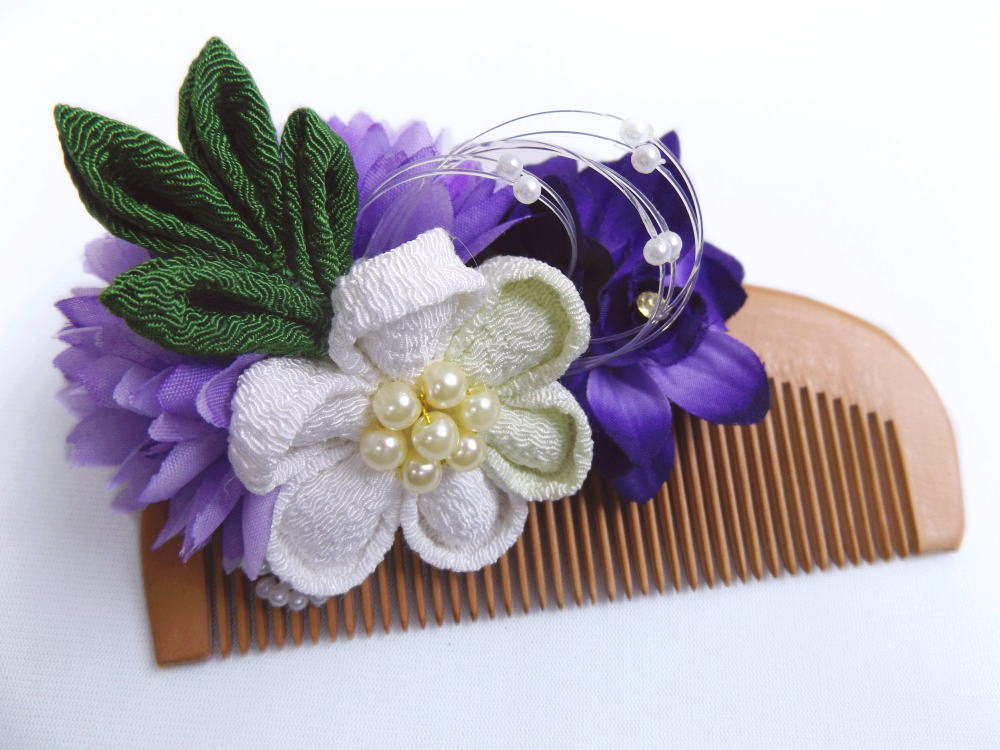 髪飾り 髪かざり 桃の木櫛 くし 花飾り付 日本製 紫白花パールビーズ 振袖 成人式 卒業式 袴 はかま 着物 浴衣