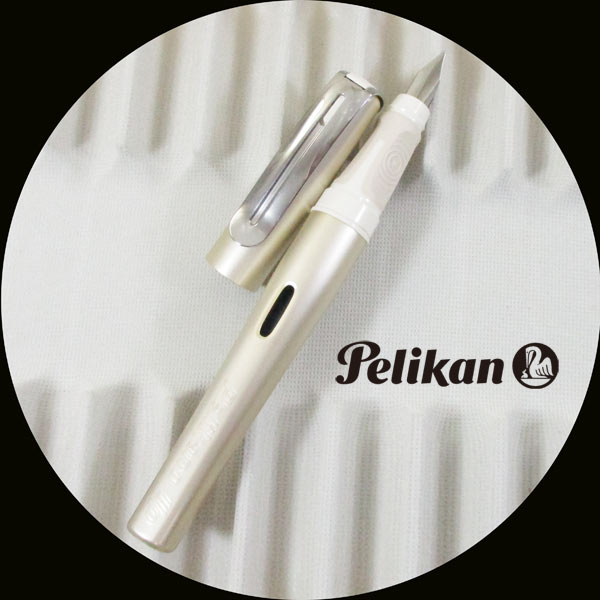 ドイツの子供向けにつくられた万年筆、ペリカーノジュニア(Pelikano Junior)の上級モデル「ペリカーノ アップ(Pelikano Up)」。アルミ素材のボディは軽量かつ耐久性に優れています。