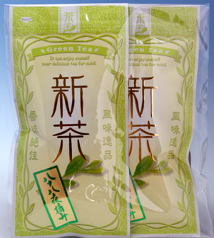 送料無料 2025年 三重県産新茶 ■新茶の袋は限定品のためデザインが変更になる場合がございます。 お茶の品種（やぶきた）の新芽を当園の小型工場で製造した、機械摘み煎茶の最高峰。 味・香りともに玉露に